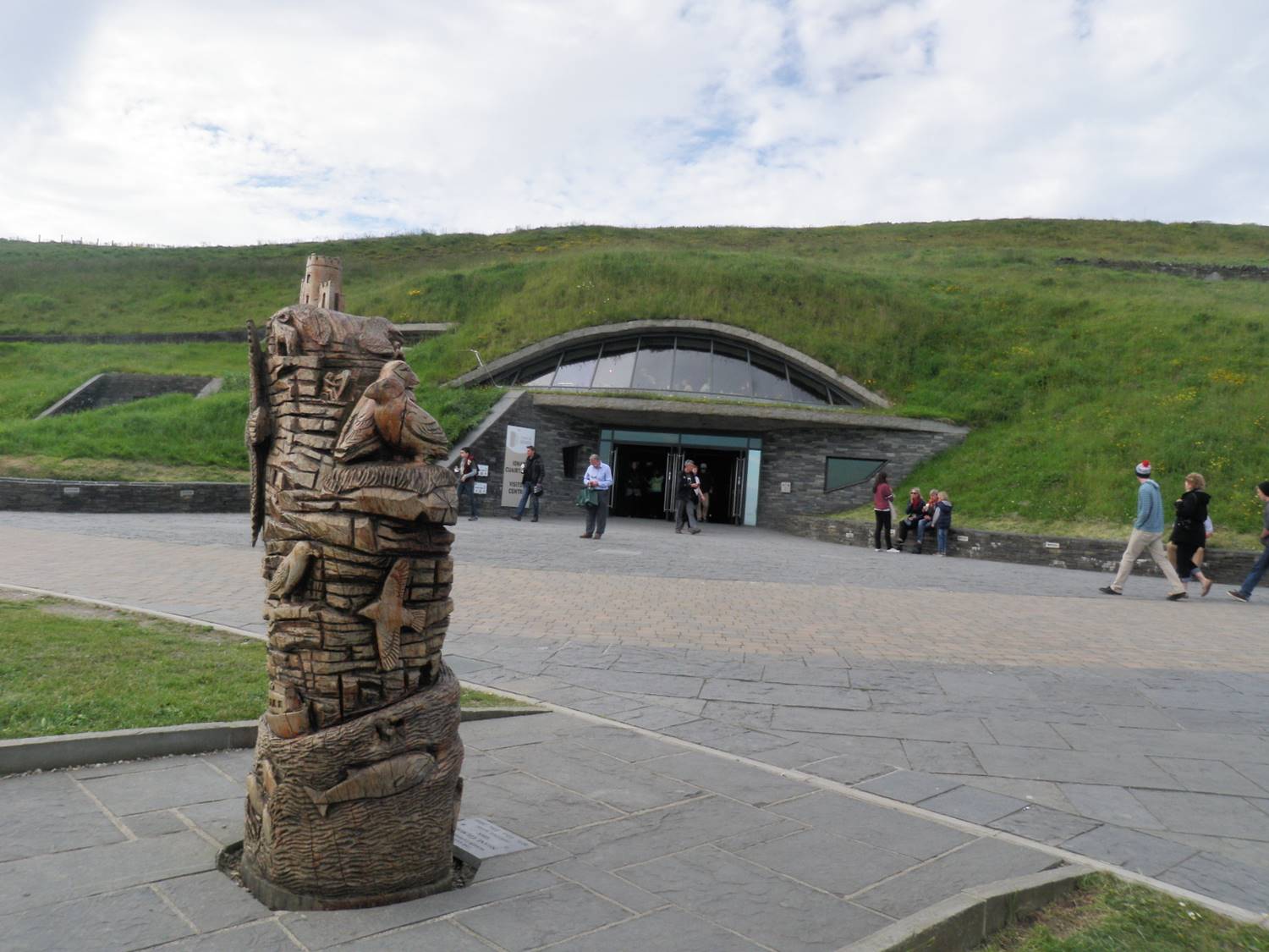 Ampliar: Entrada ao Centro de visitantes do acantilados de Moher, Irlanda.